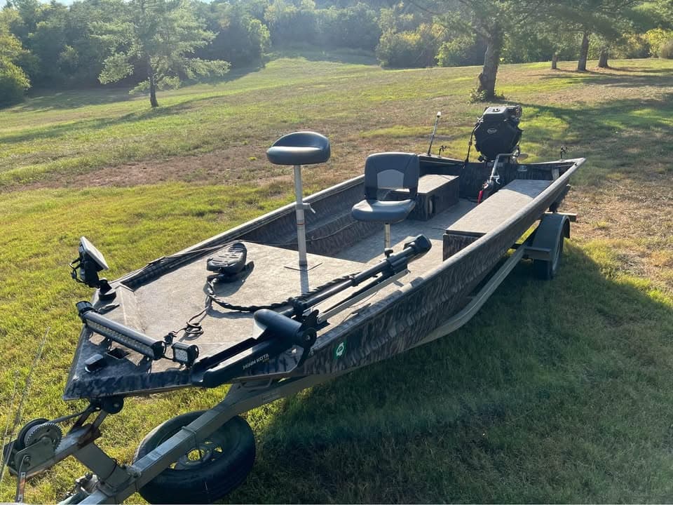 2007 Excel 18 ft duck boat